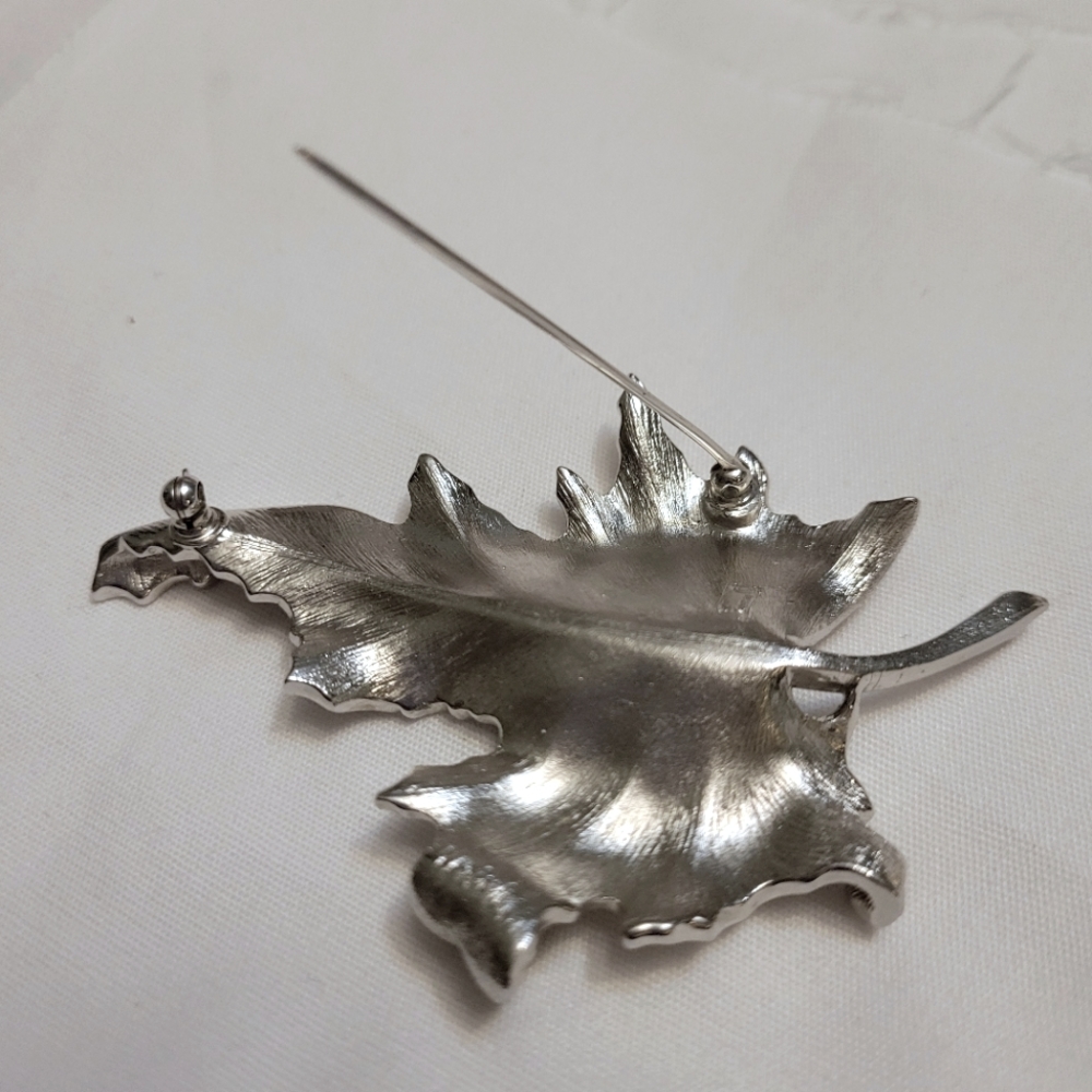Vintage Crown Trifari Leaf Brooch - Picture 3 of 6
